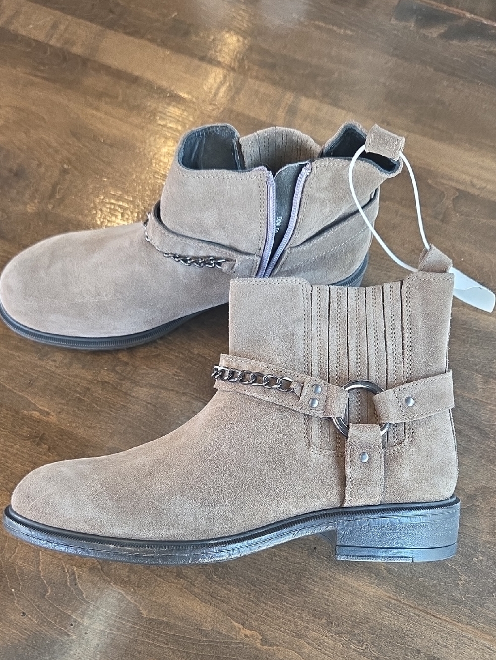 Geox Size 8 Women's NEW Suede Ankle Booties with Chain Harness - Picture 9 of 9
